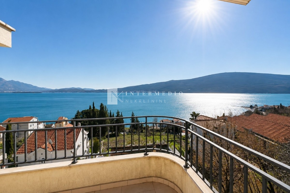 For Sale – Two-Bedroom Apartment, 65 m², with Panoramic Sea View, Bijela, Herceg Novi